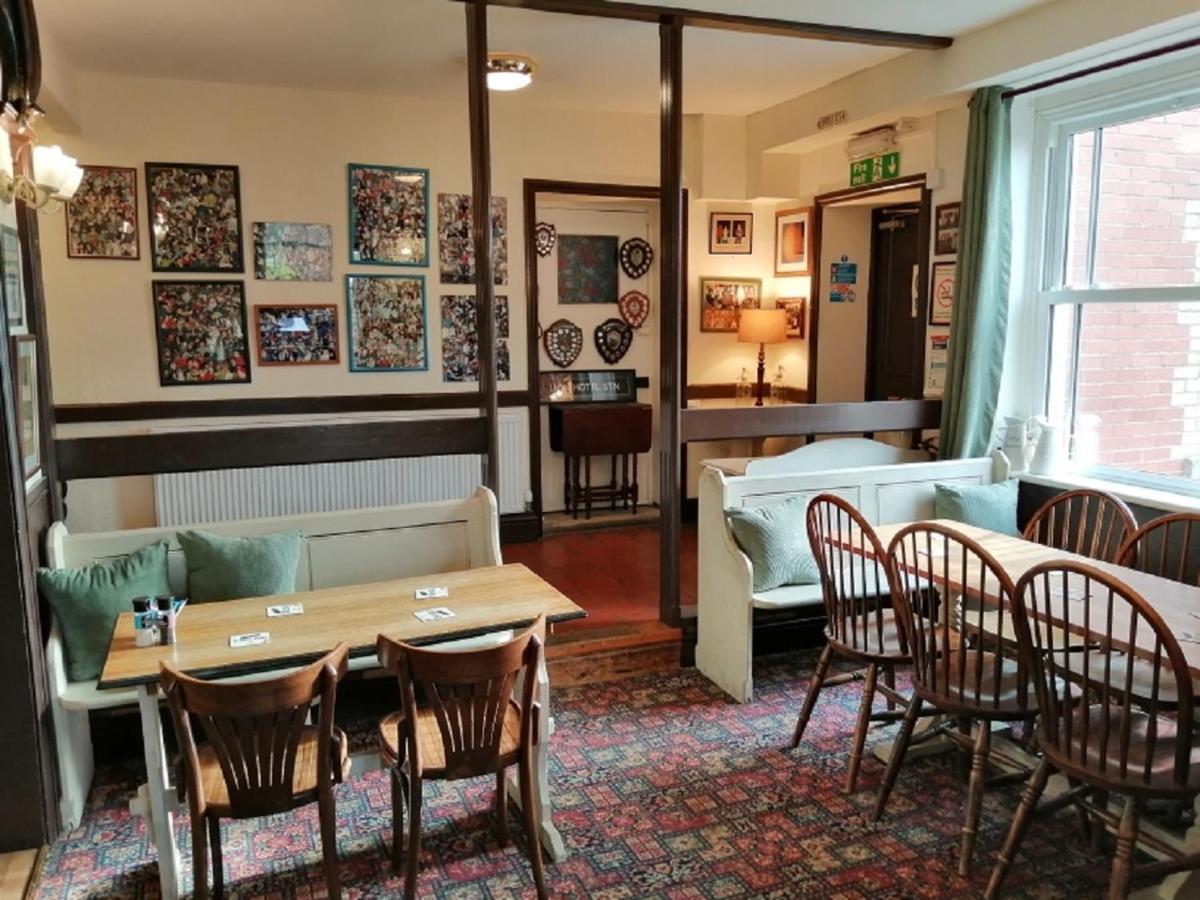 Lion Hotel Llanbister Exterior foto